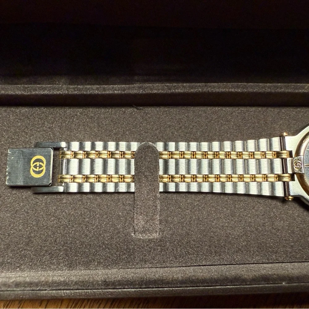 Gucci Vintage Unisex Watch - Picture 3 of 11